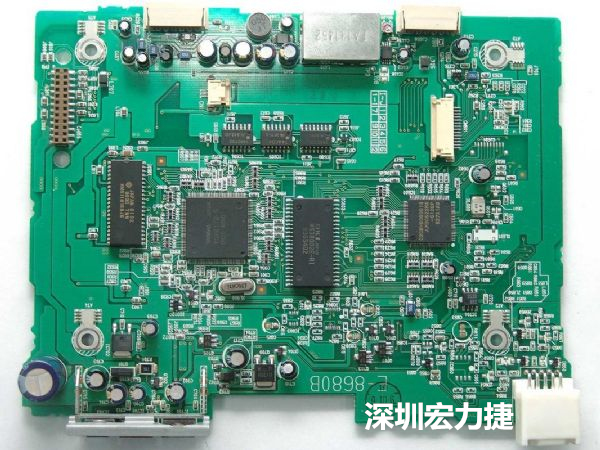 大面積PCB若電子元器件數量多、重量較重，板材強度不夠時容易產生PCB中央部凹陷問題。